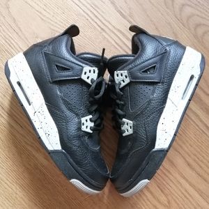 Air Jordan Retro 4 Oreo GS size 4Y (women's 5.5)
